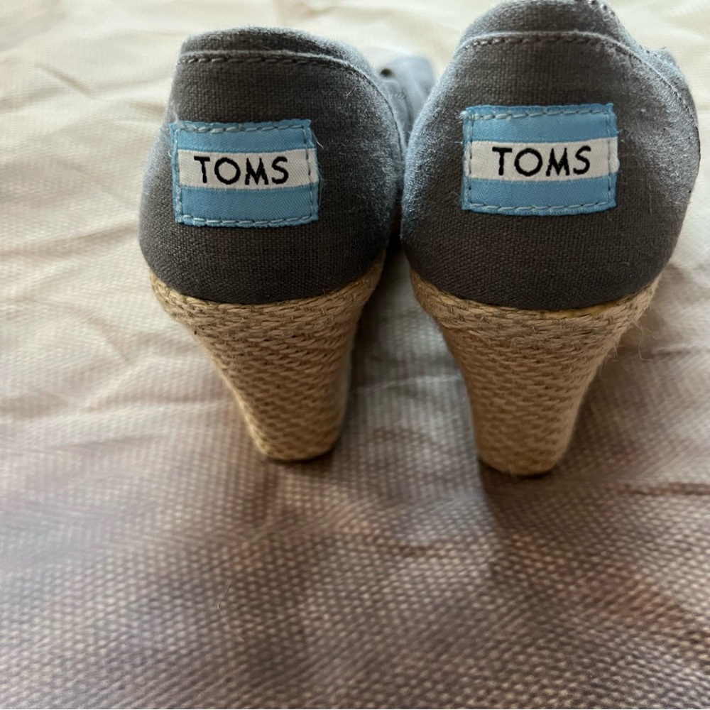 Toms Shoes - Picture 5 of 8
